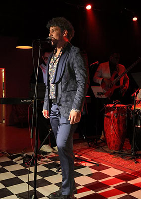 Guillermo Quesada Castro (Voice)(Voz)